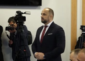 Simiq thotë se dera e zyrës së kryetarit të Mitrovicës së Veriut ishte e mbyllur me çelës, Radojevic s’mundi të futej brenda