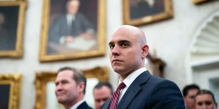 Kush është “njeriu në hije” i Trumpit – emri i tij shkakton frikë mes republikanëve dhe publiku nuk e njeh