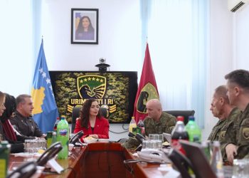 Presidentja Osmani viziton FSK-në për fundvit