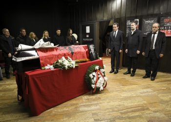 Kryeministri Kurti mori pjesë në mbledhjen komemorative për poetin Rushit Ramabaja