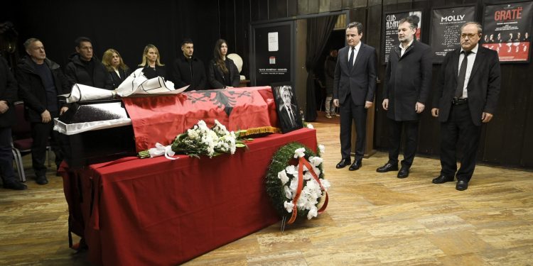 Kryeministri Kurti mori pjesë në mbledhjen komemorative për poetin Rushit Ramabaja