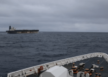 Moska reagon pasi anija me flamur rus u kap nga amerikanët në Atlantik: U shkel konventa mbi të drejtën e detit