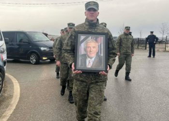 Nexhat Dacit i jepet lamtumira e fundit me ceremoni shtetërore në Prishtinë