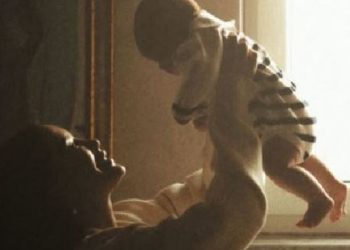 Dafina Zeqiri publikon momentin më të ëmbël me të birin