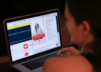 Diella e Edi Ramës renditet mes 4 krijimeve më të çuditshme të IA-së në botë gjatë 2025-ës