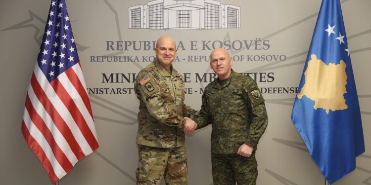 Jashari takon Gjenerallejtënant Stubbs: Partneriteti me ShBA, thelbësor për modernizimin e FSK-së