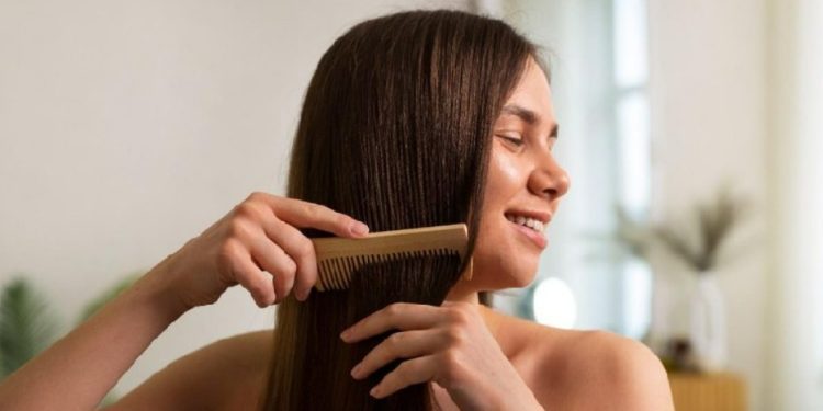 Doni të zgjasni flokët shpejt? Bëni këtë veprim dy herë në ditë dhe do të shihni rezultate të shkëlqyera