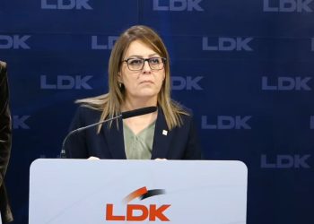 Hykmete Bajrami jep dorëheqje nga pozita e nënkryetares së LDK-së, kërkon edhe dorëheqjen e Abdixhikut