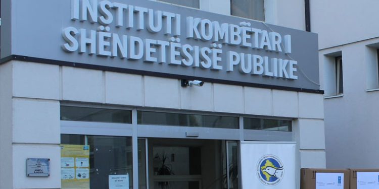 IKSHPK: Monitorimi i ujit të pijshëm vazhdon, probleme në disa zona të Gjilanit dhe Klinës