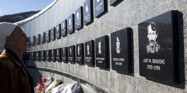 Nga torturat ç’njerëzore deri te vrasjet, çka thotë aktakuza për Masakrën e Reçakut?