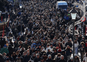 Tragjedia në Crans-Montana, mijëra njerëz shkojnë për ngushëllime